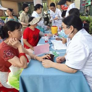 马池墩社区开展“义诊进社区 健康送到家”活动