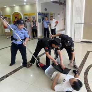 警校社三方联动 筑牢安全防线