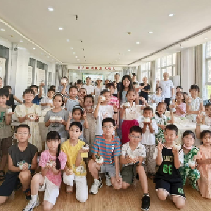 长青社区开展香薰蜡烛 DIY 亲子活动