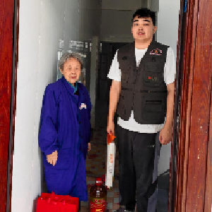 恒春里社区暖心慰问，情系退役军人