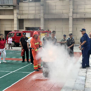 祁家山社区开展“消防技能实战淬炼+安全知识立体科普”双主题活动