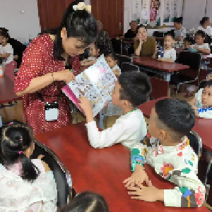 杏园社区开展“小手拉大手 同讲普通话”活动