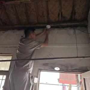 保障居家安全，马池墩社区免费安装烟感报警器