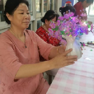 “珠”联璧合：手工活动点亮居民生活