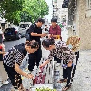 手工焕新展活力 分类宣传促和谐