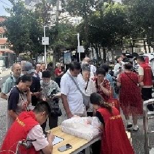 吴南里社区 “暖心面条情，邻里一家亲” 免费发放活动