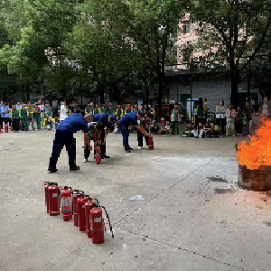 文家湾社区开展消防演练，普通话助力安全知识普及