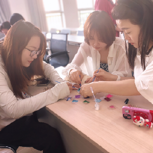 祁家山社区开展“非遗烧蓝”文化体验活动