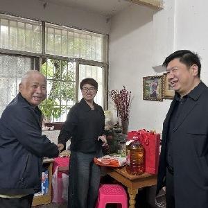 吴家山街道退役军人服务站开展对辖区内困难退役军人走访慰问活动