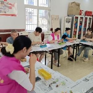 开屏里社区联合工会、妇联组织社区工作人员开展心理团辅与多肉盆栽体验活动
