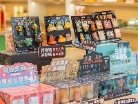 晨光漫过落地窗，武汉客厅的「萤照书局」苏醒了！