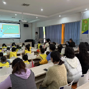 怡景社区举办“重阳暖孝，巧手传情”主题活动