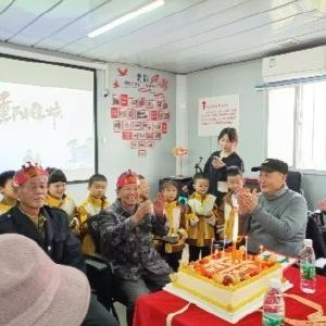 径河街道莲花湖社区：童心敬老暖重阳 举办温馨重阳节主题活动