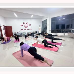 径河街黄狮海社区：青年夜校焕新回归 瑜伽课堂点亮社区生活——居民“点单”、多元参与 共筑黄狮海社区文化新风景