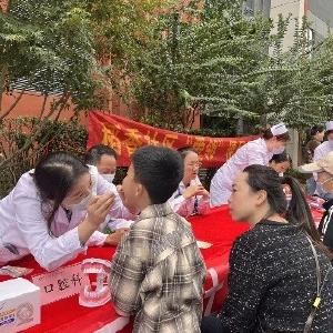 径河街稻香社区：“爱邻”便民服务日 口腔检查守护居民健康笑容