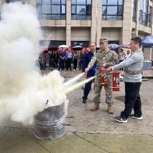 吴兴社区开展2025年秋季消防演练活动