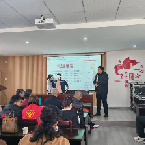 东兴里社区开展敬老月法律与急救知识讲座活动