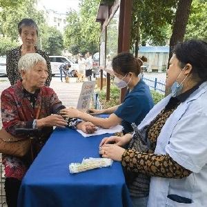 径河街官塘角社区开展“全国爱牙日”义诊及科普宣传活动