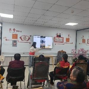 新华社区×武汉科大“许白昊班”｜重阳有“青”力，陪银龄暖度佳节