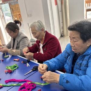 径河街官塘角社区：重阳敬老 指尖传情——丝网花兰花DIY活动
