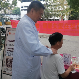 望丰社区开展“医养仁心送温暖 健康关爱在社区”便民义诊活动