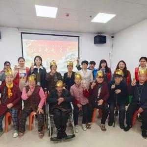 径河街青草湖社区：时光不老情暖重阳 “关怀礼包”爱在社区 举办重阳敬老生日走访关怀活动