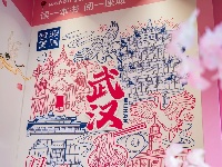 晨光漫过落地窗，武汉客厅的「萤照书局」苏醒了！