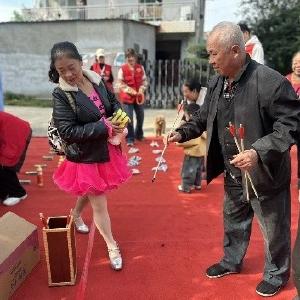 径河街道民田社区：情暖金秋 爱满重阳——“暖阳集市”暨重阳节主题活动