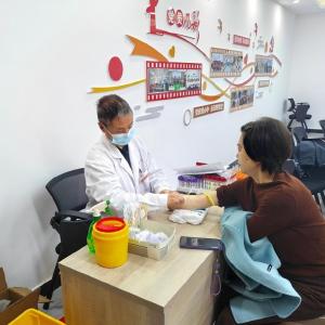 把健康送到家，将南社区开展65岁以上老人免费体检活动