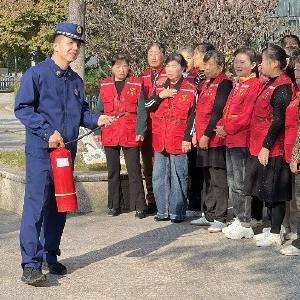 径河街十字路社区：开展志愿服务队伍消防安全实训活