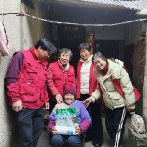 径河街道民田社区：初冬暖夕阳 志愿显温情 开展特殊老人关爱志愿服务活动