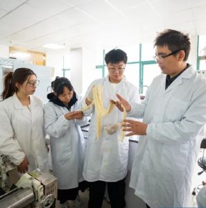 一碗热干面的千里乡愁，被武汉轻工大“保鲜”了