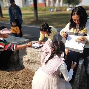 径河街青草湖社区：秋色入画以美育人 邻里同绘以文化人 秋日写生活动绘就基层治理“同心圆”