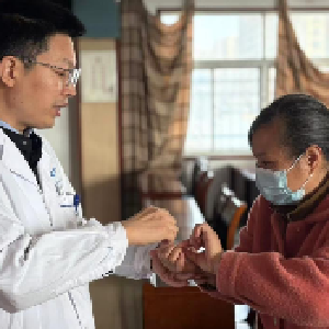 吴家山街田园社区开展“腰痛的常见原因及诊断与治疗”健康课堂活动