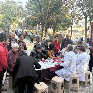 吴家山街南山社区开展健康义诊活动