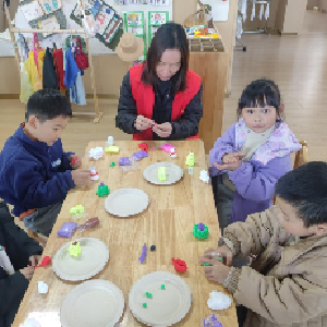 径河街道莲花湖社区：当“小雪”遇上童心 “莲韵童心”活动暖意融融