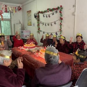 走马岭街道：嘀嘀嘀！银发暖心小队上线啦！低龄老年志愿者“老有所为”，让高龄长辈甜在心头