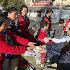 义诊护平安筑防线 服务到身边暖民心
