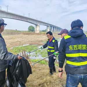 将军路市政环卫公司联动多方，开展府河“i武汉 i家园”清洁整治行动