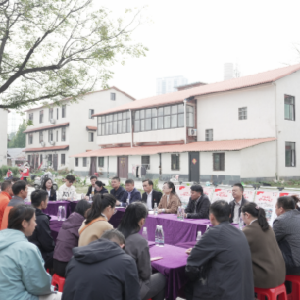 红色引擎赋能文明实践，社企共建扮靓和美湾景