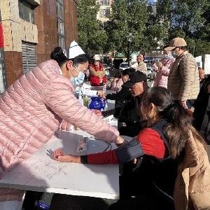 吴家山街长青社区开展“关爱健康，便民惠民” 义诊活动