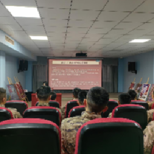 宪法宣传进军营 法治护航强军路