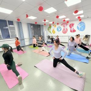 刘家墩社区“青年夜校”公益健身课圆满收官，退役军人带领青年健康塑形