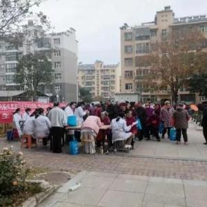 新苑社区开展“健康义诊送安康，优质服务暖民心”公益义诊活动