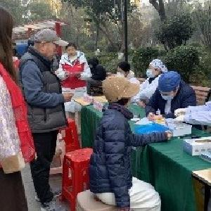 红心星期四健康直通车再出发，张家墩社区冬季义诊暖人心