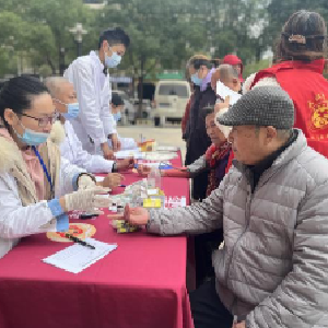 吴家山街长青社区开展“冬季防疾 关爱到家” 义诊活动