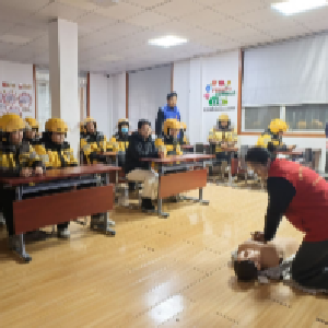 吴家山街道：新就业群体“技能加身” 社区应急添“新”力量