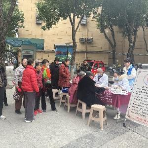 吴家山街道南山社区开展健康义诊活动
