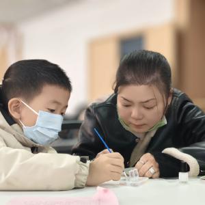 护苗”行动润童心，非遗螺钿传家风——亲子主题实践活动温情开展