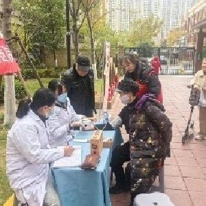 关爱骨骼健康 便民义诊进社区